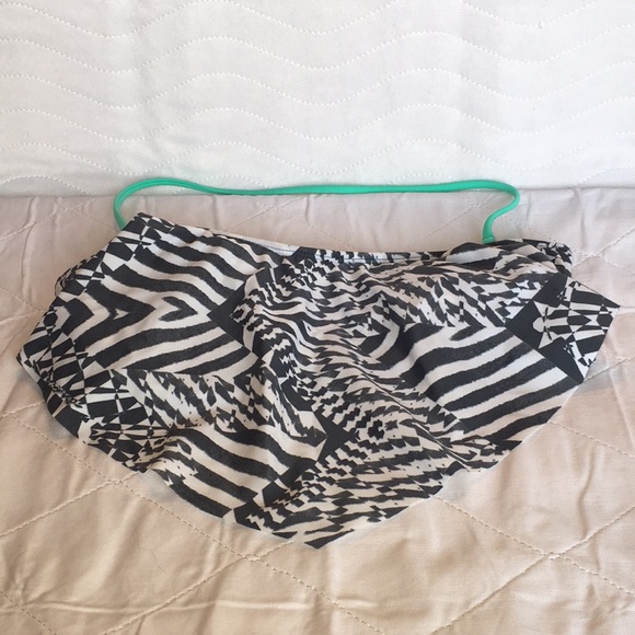 Malibu Zebra Flounce Bikini Top Sz M - Picture 2 of 8